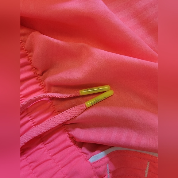 Under Armour Breast Cancer Shorts sz Medium - Picture 6 of 6